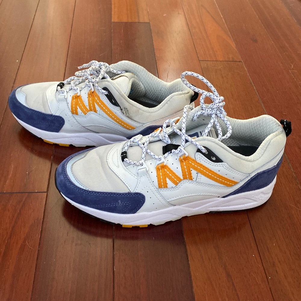 Karhu Fusion 2.0 Sneaker in White, Orange, Blue